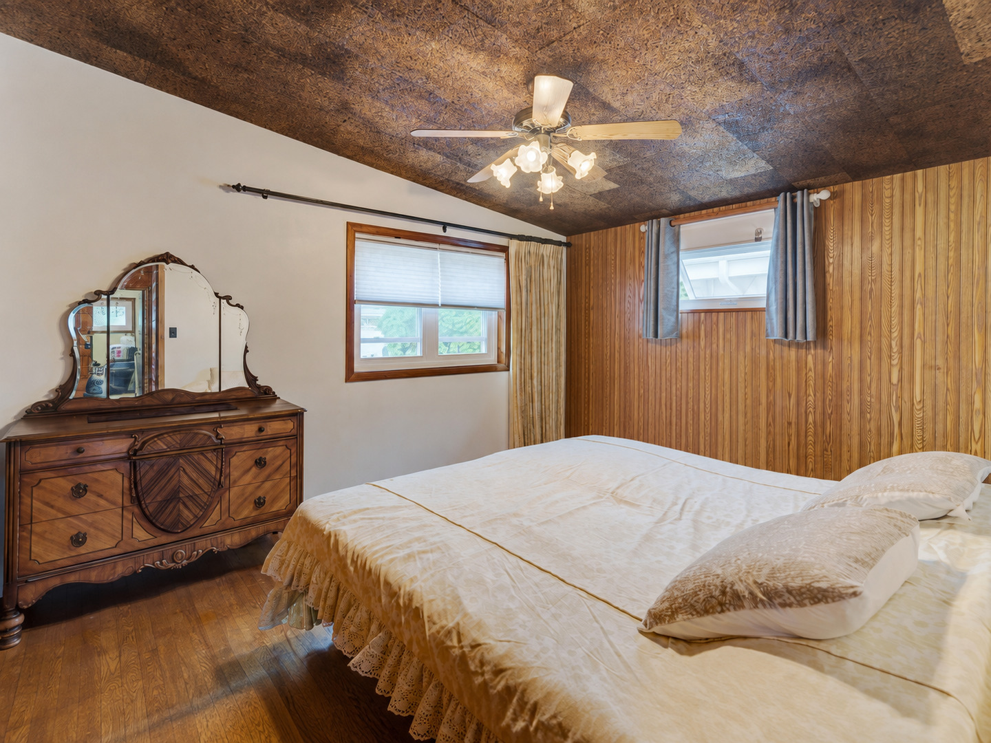 508 S Charleton Street Property Photo 16