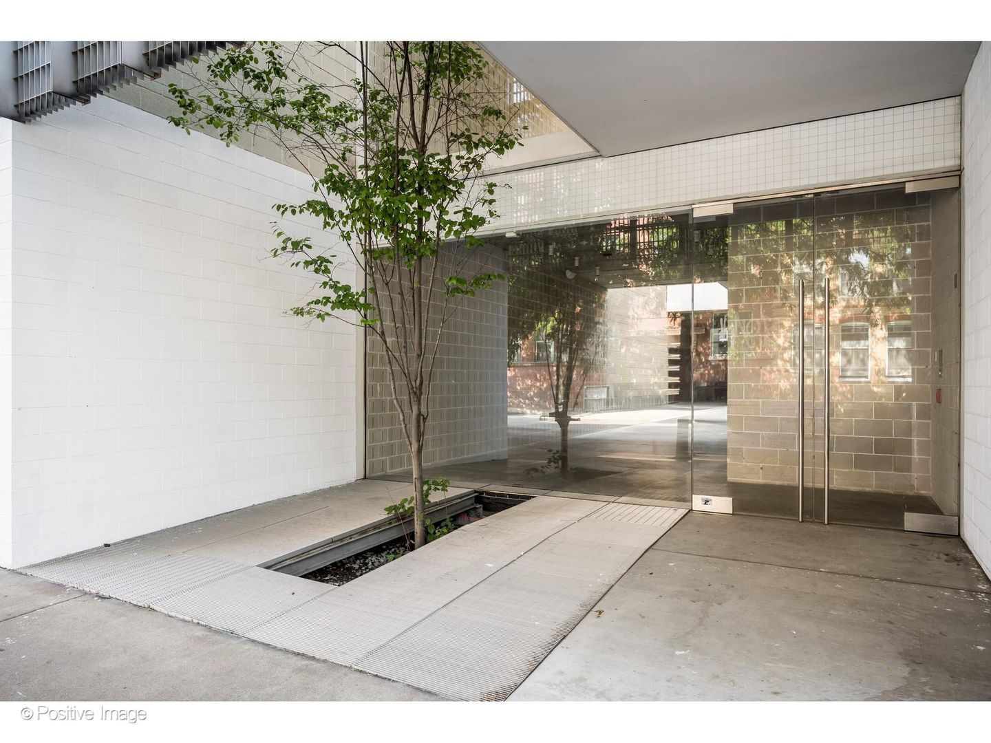 1704 N Damen Avenue Property Photo 2