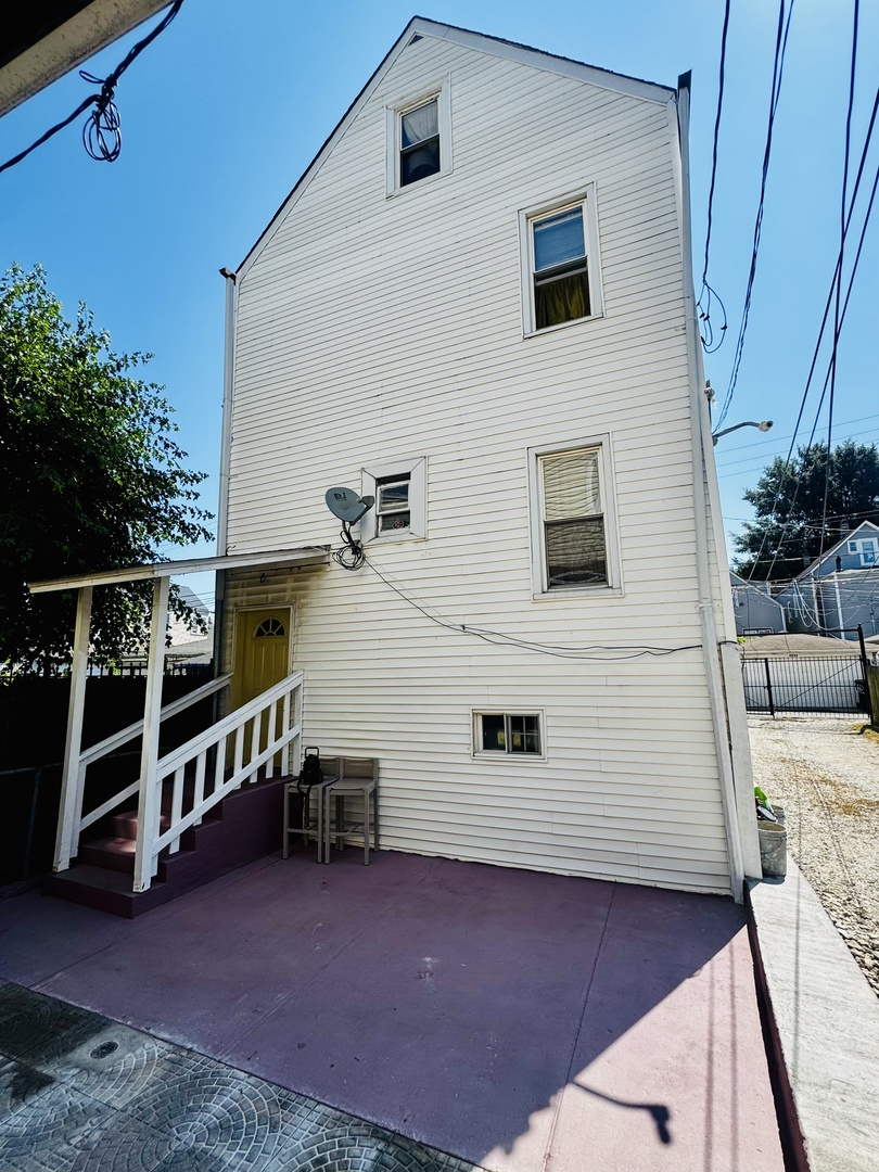 4833 S Honore Street Property Photo 4