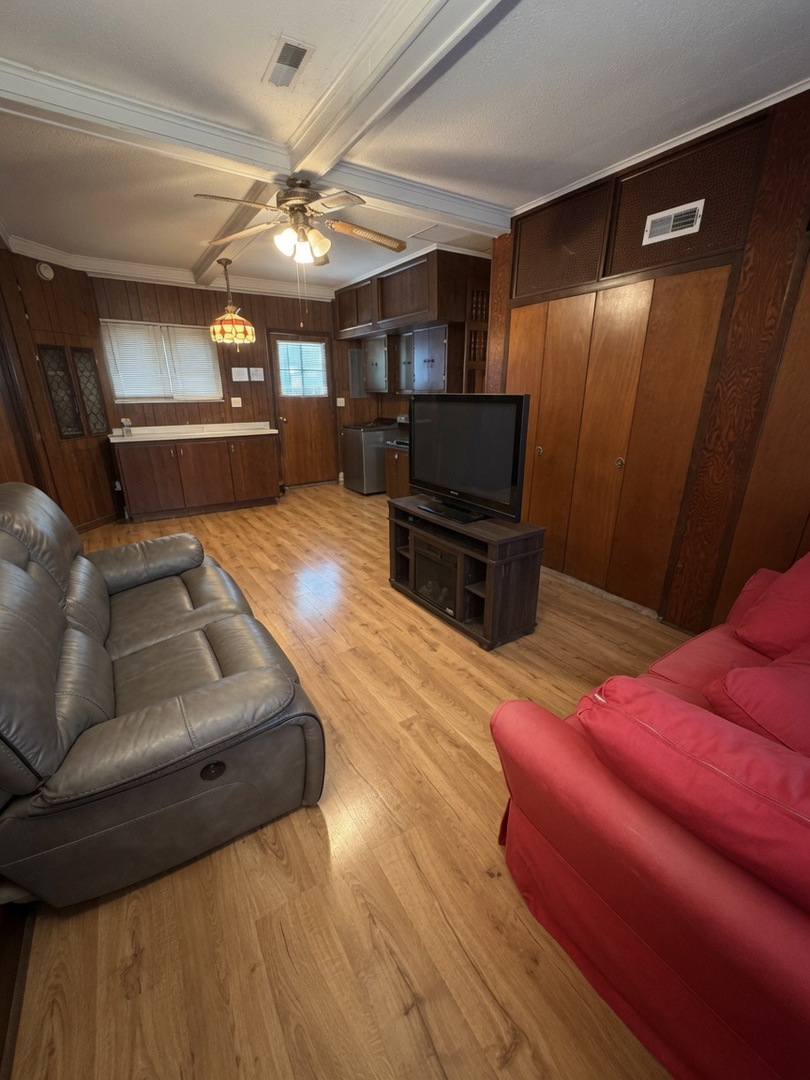7319 W 109th Place Property Photo 8