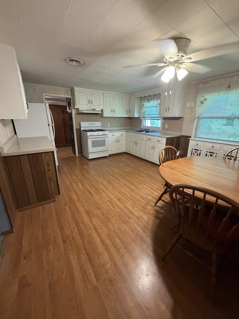 7319 W 109th Place Property Photo 10