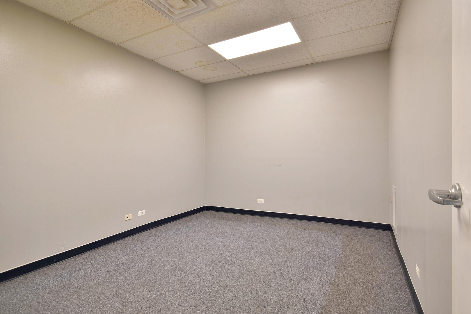 1254 Remington Road B Property Photo 7