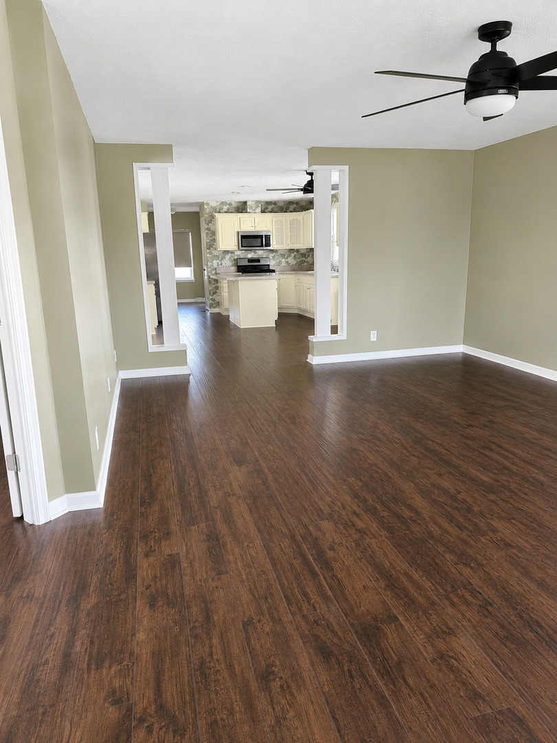 10914 W Kemper Lane Property Photo 5