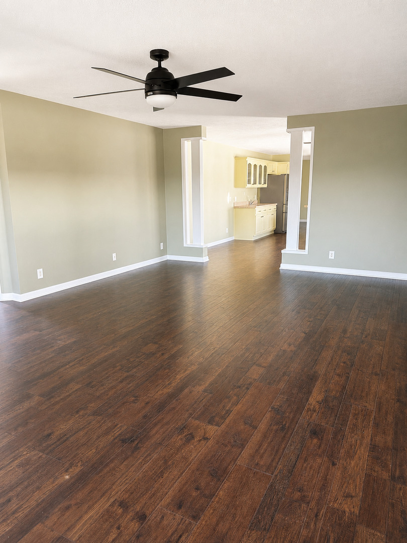 10914 W Kemper Lane Property Photo 6