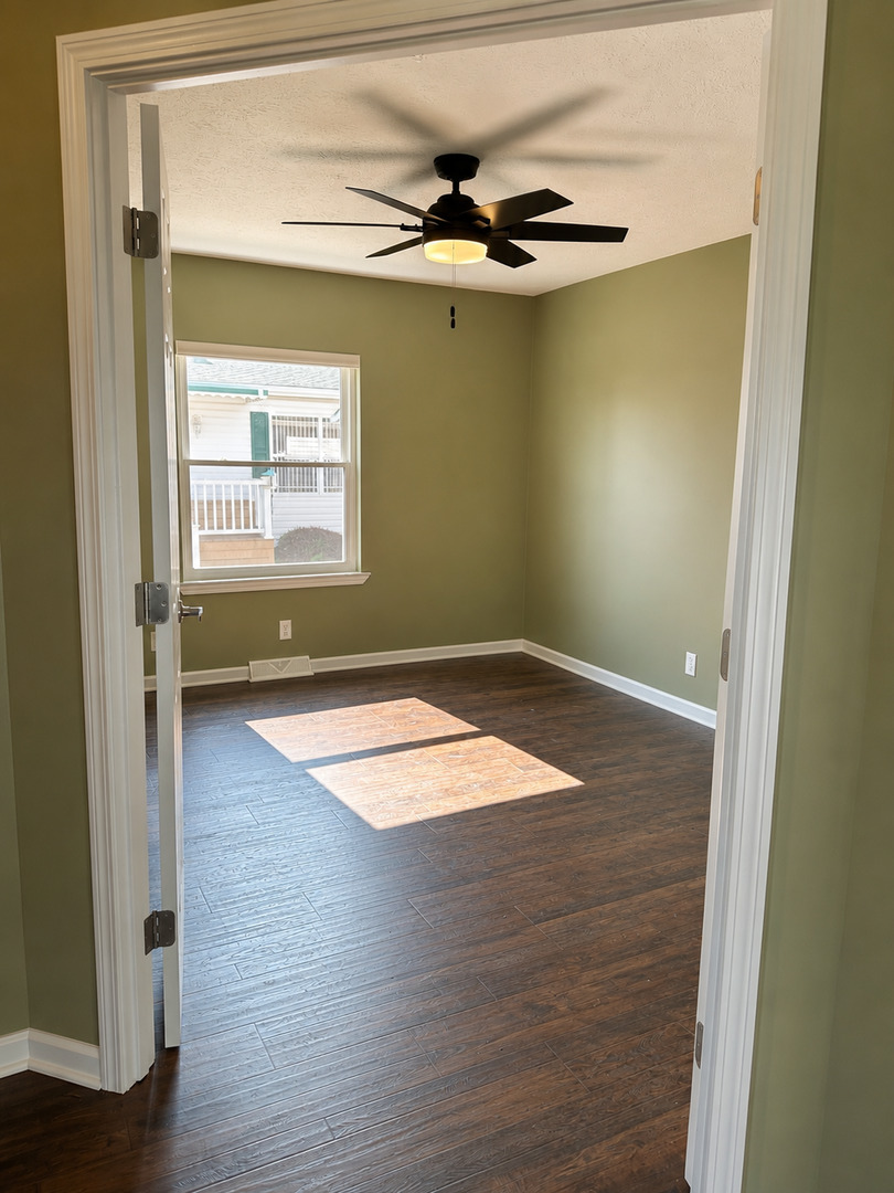10914 W Kemper Lane Property Photo 8
