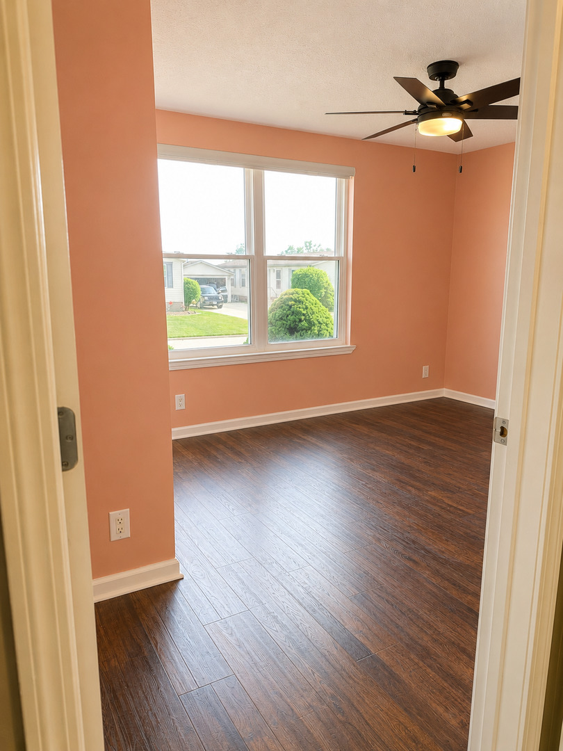 10914 W Kemper Lane Property Photo 11