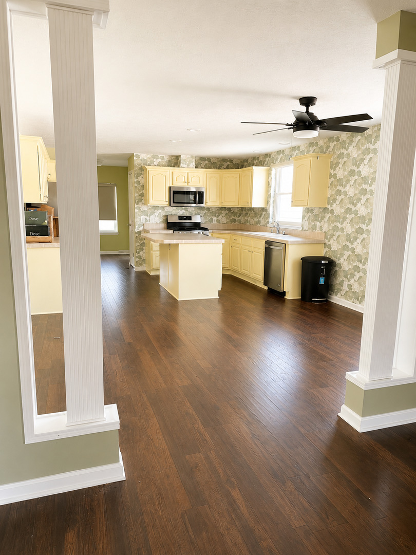 10914 W Kemper Lane Property Photo 14