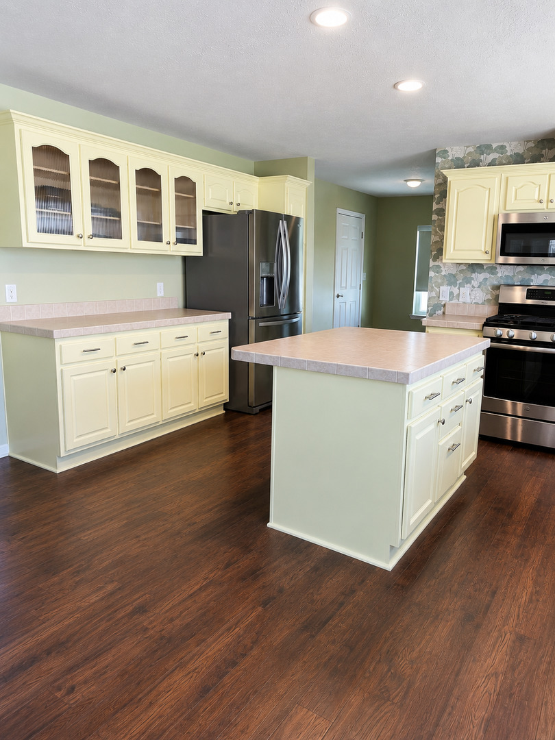 10914 W Kemper Lane Property Photo 16