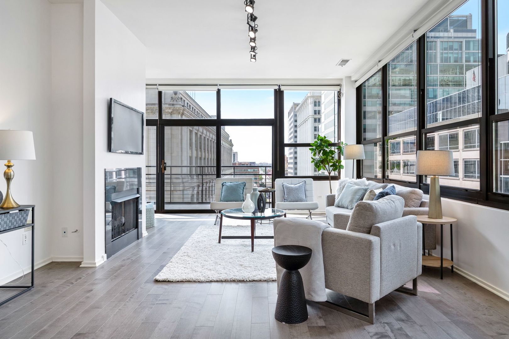 130 S Canal Street 803 Property Photo 4