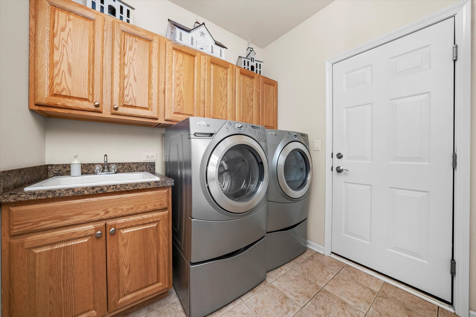 1553 Ashbury Place Property Photo 21