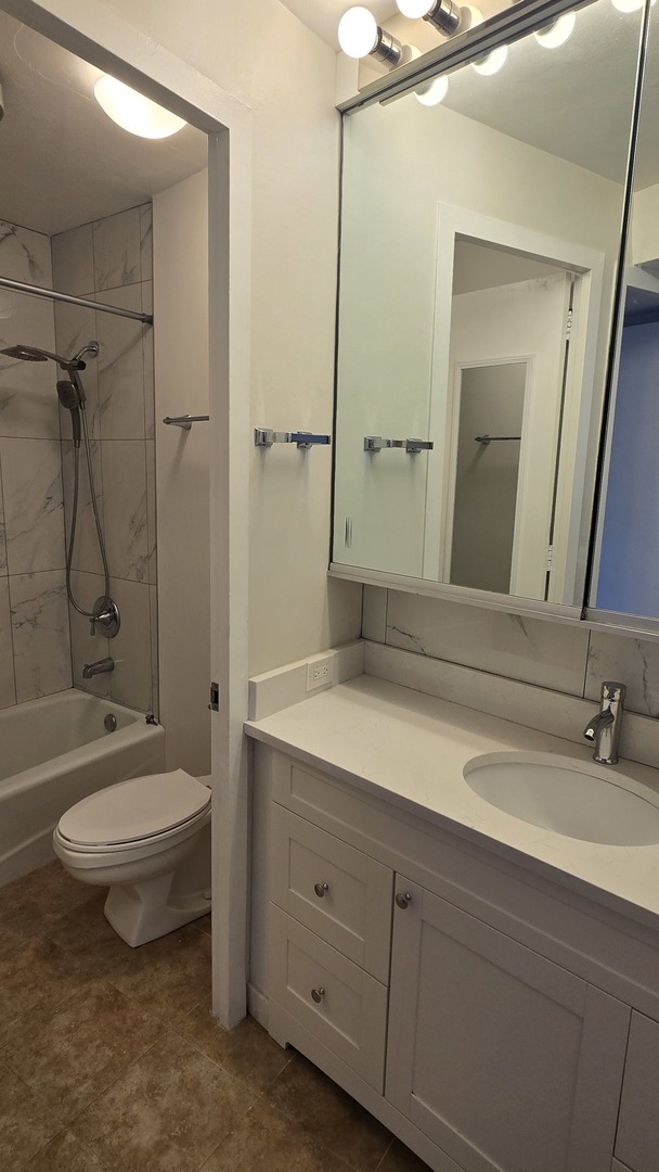 300 N State Street 5903 Property Photo 7