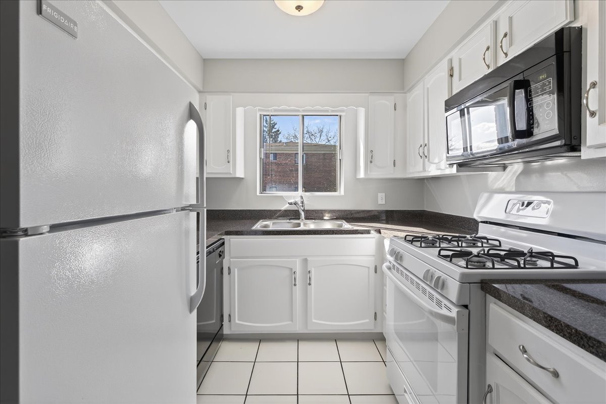 716 W 65th Street 6 Property Photo 3
