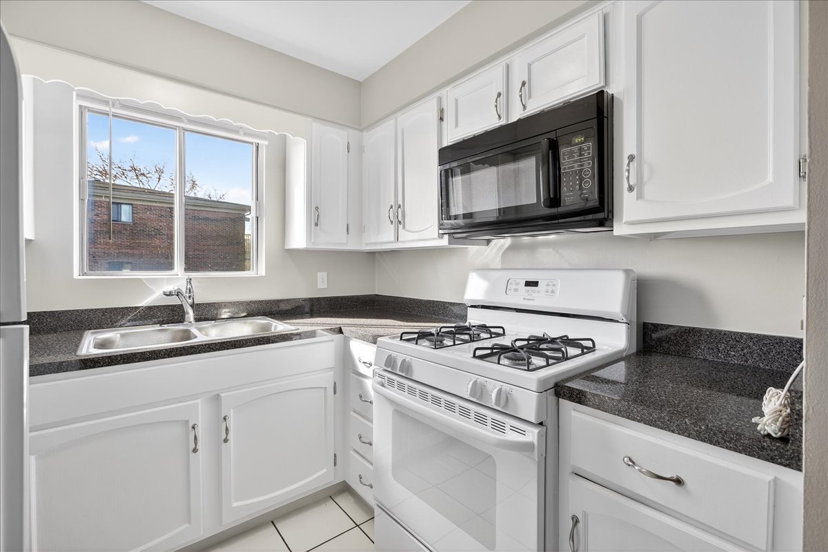 716 W 65th Street 6 Property Photo 4