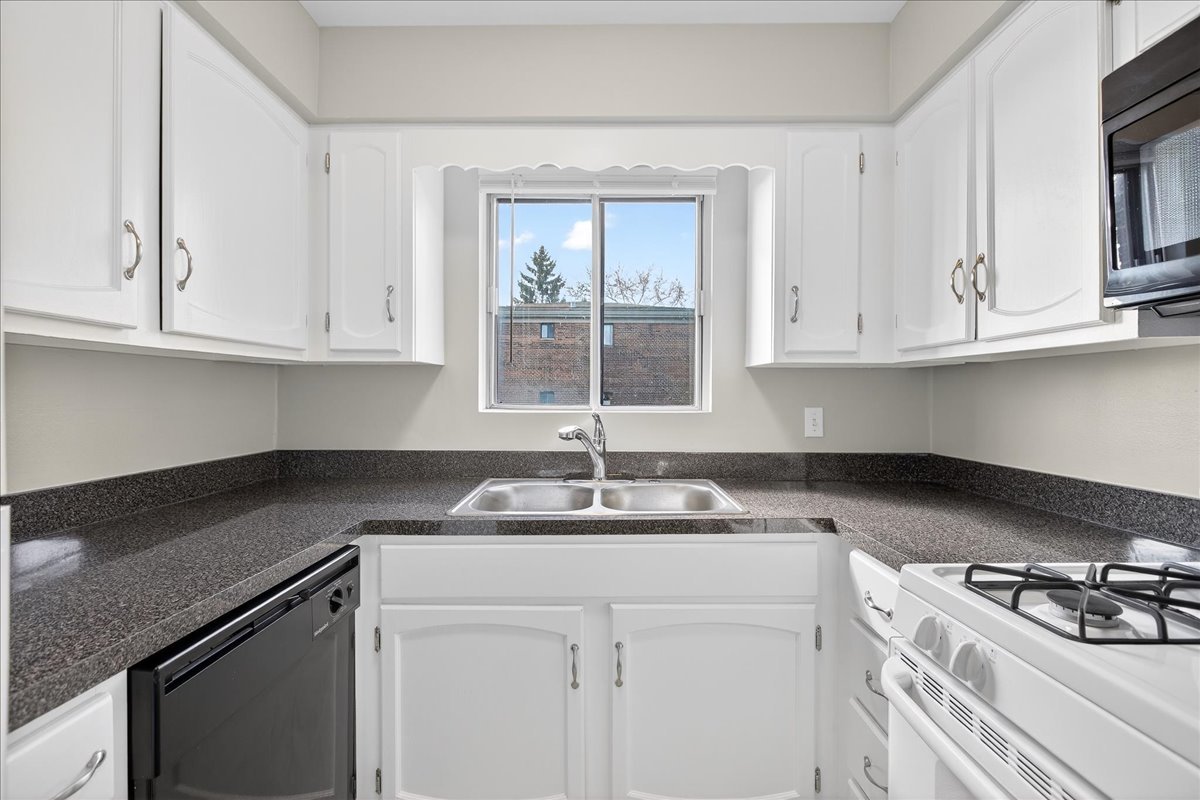 716 W 65th Street 6 Property Photo 5