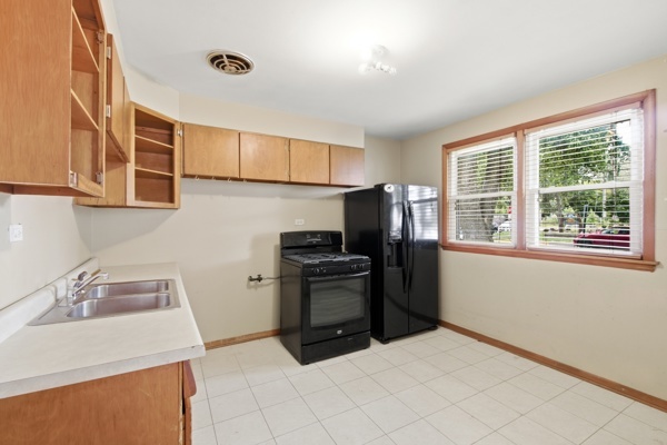2213 Elm Street Property Photo 5