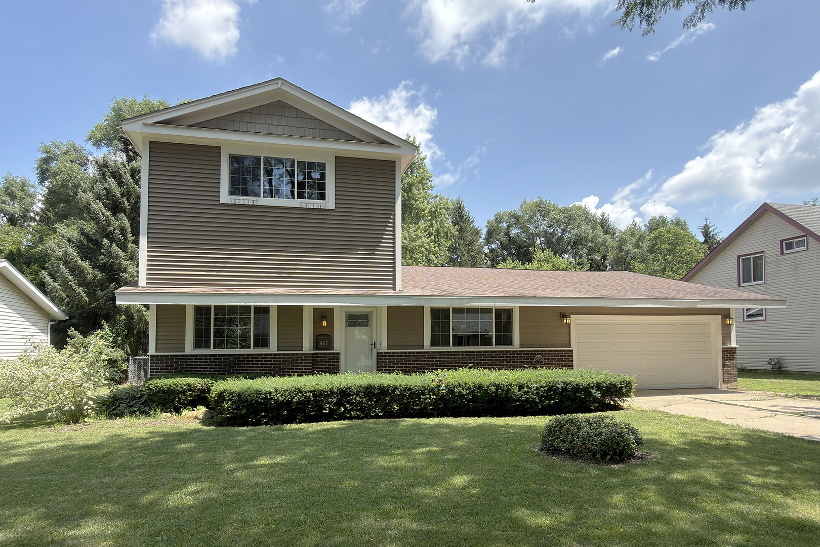 967 Cardiff Drive Property Photo 2
