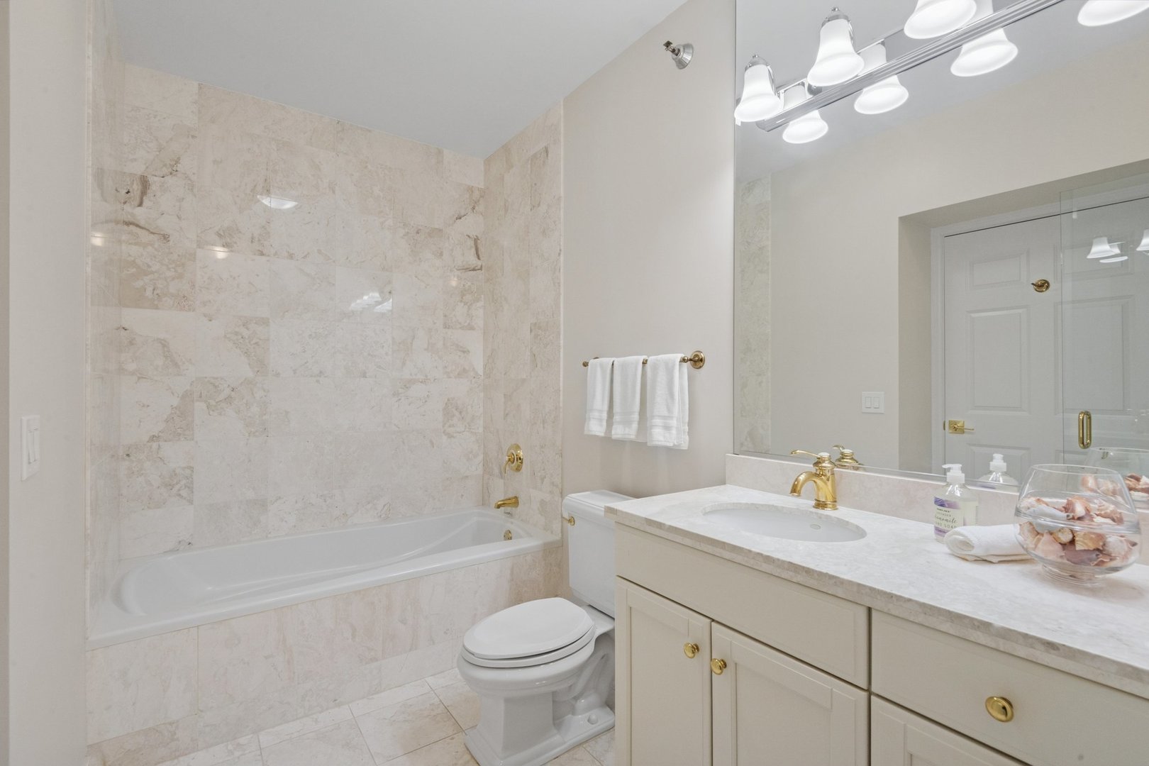 25 E Superior Street 3903 Property Photo 19
