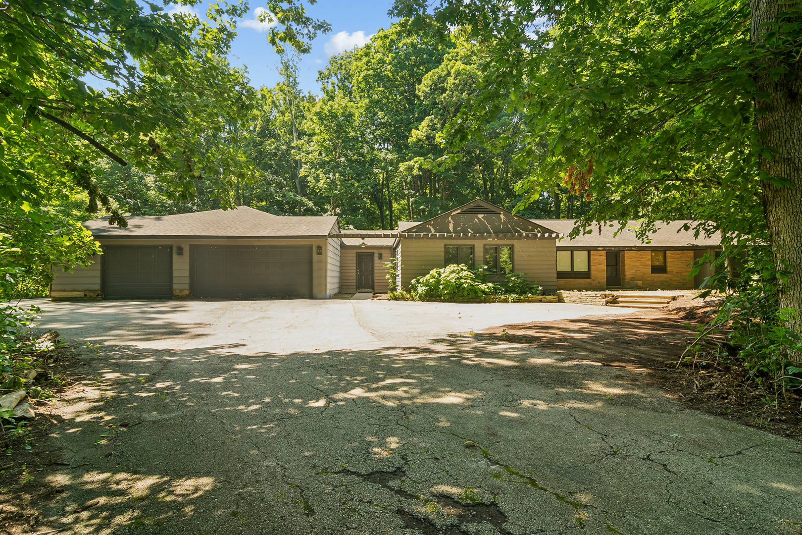 3195 Deerfield Road Property Photo 1