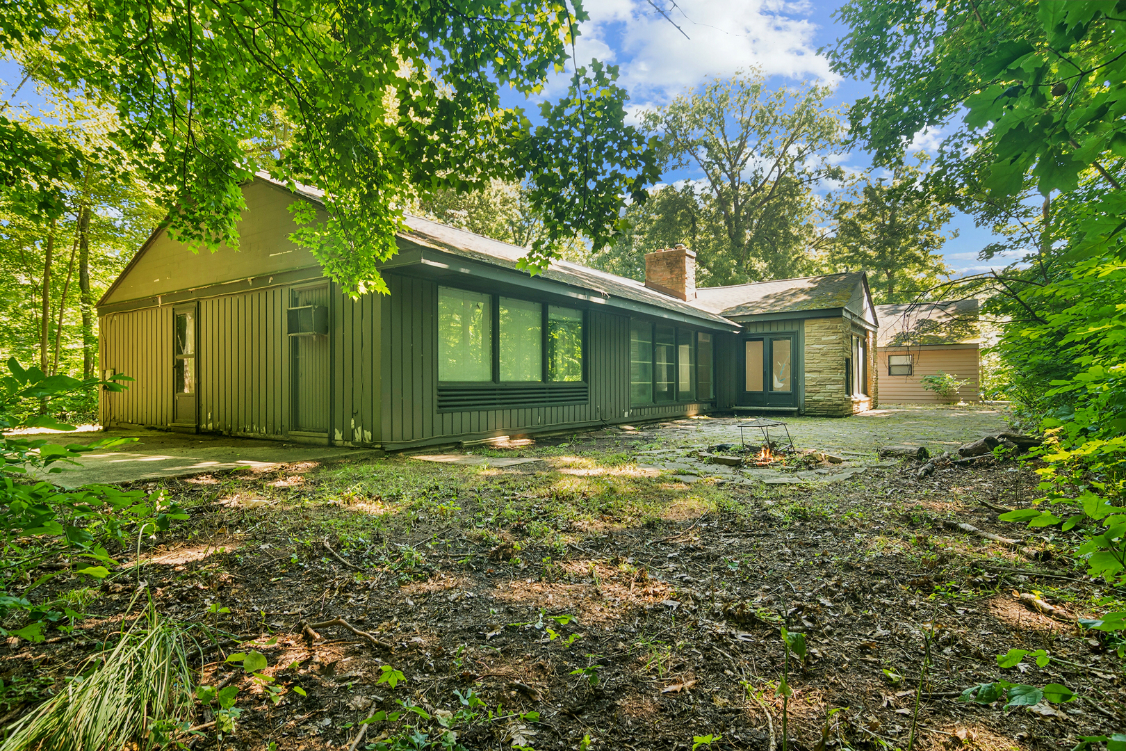 3195 Deerfield Road Property Photo 1