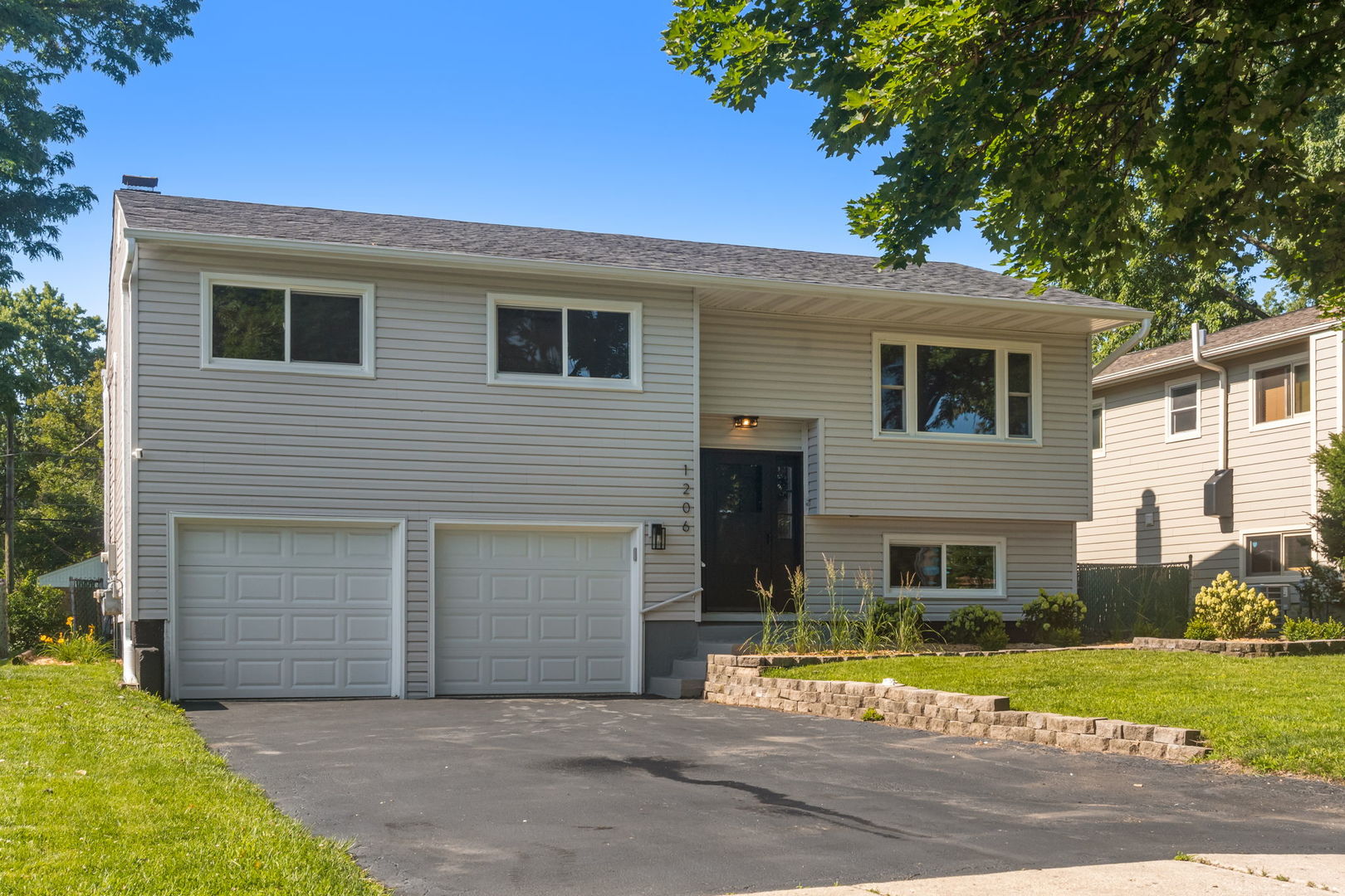 1206 Taft Avenue Property Photo 1