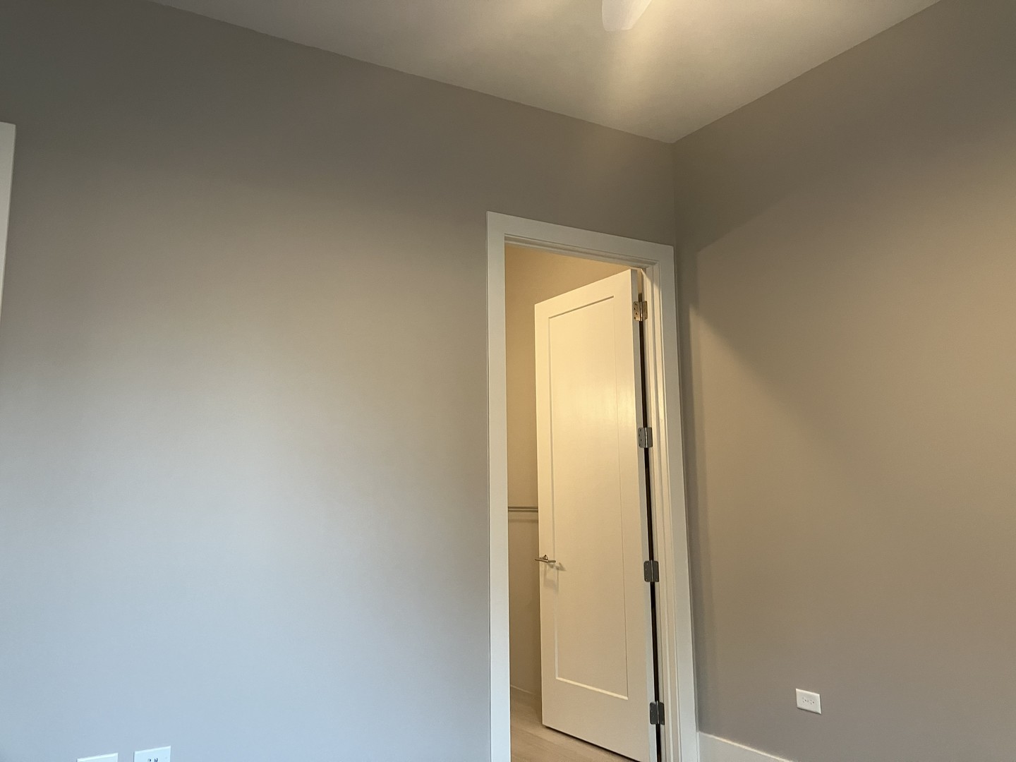 2050 N Clark Street 301 Property Photo 6