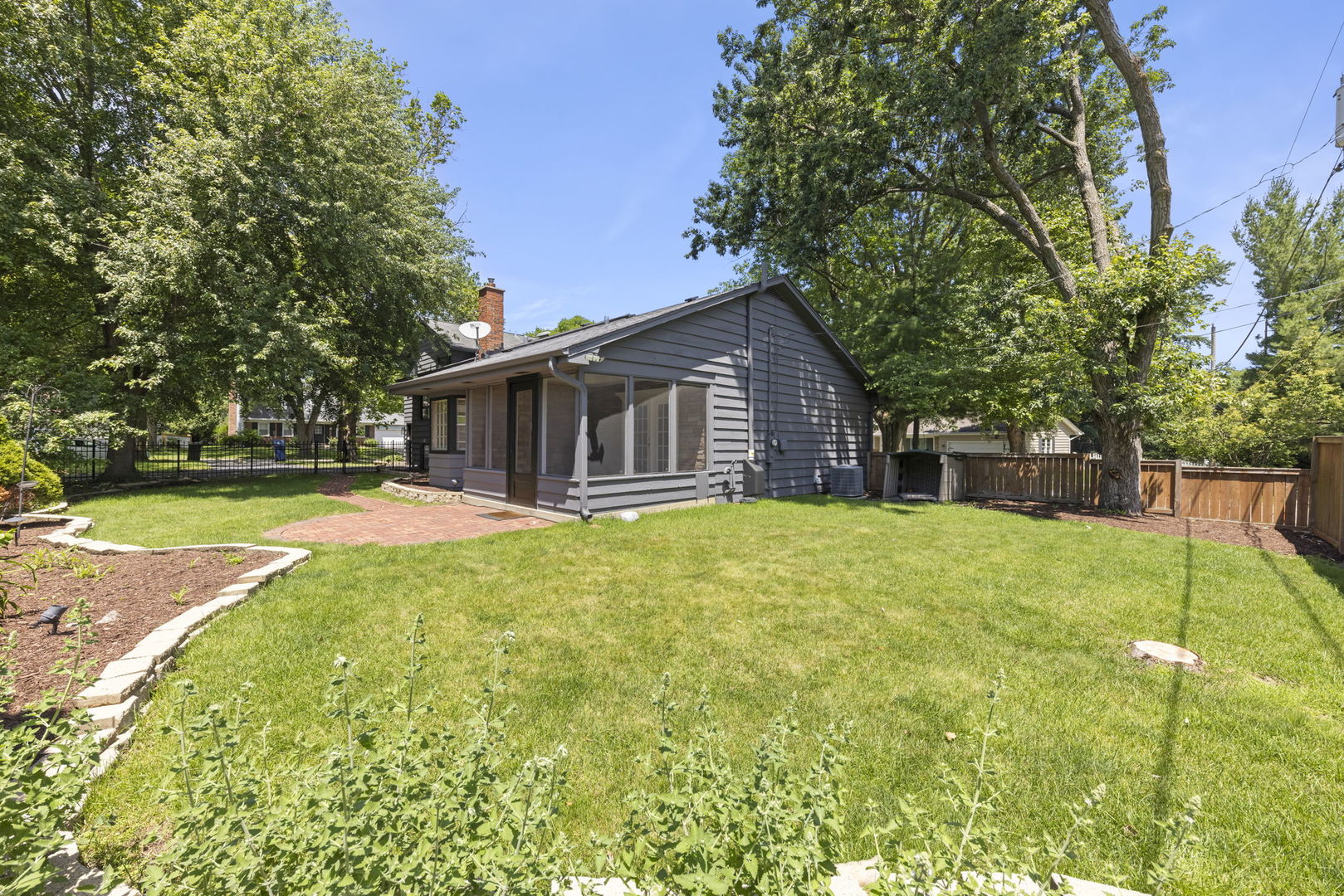 212 Tamarack Avenue Property Photo 27