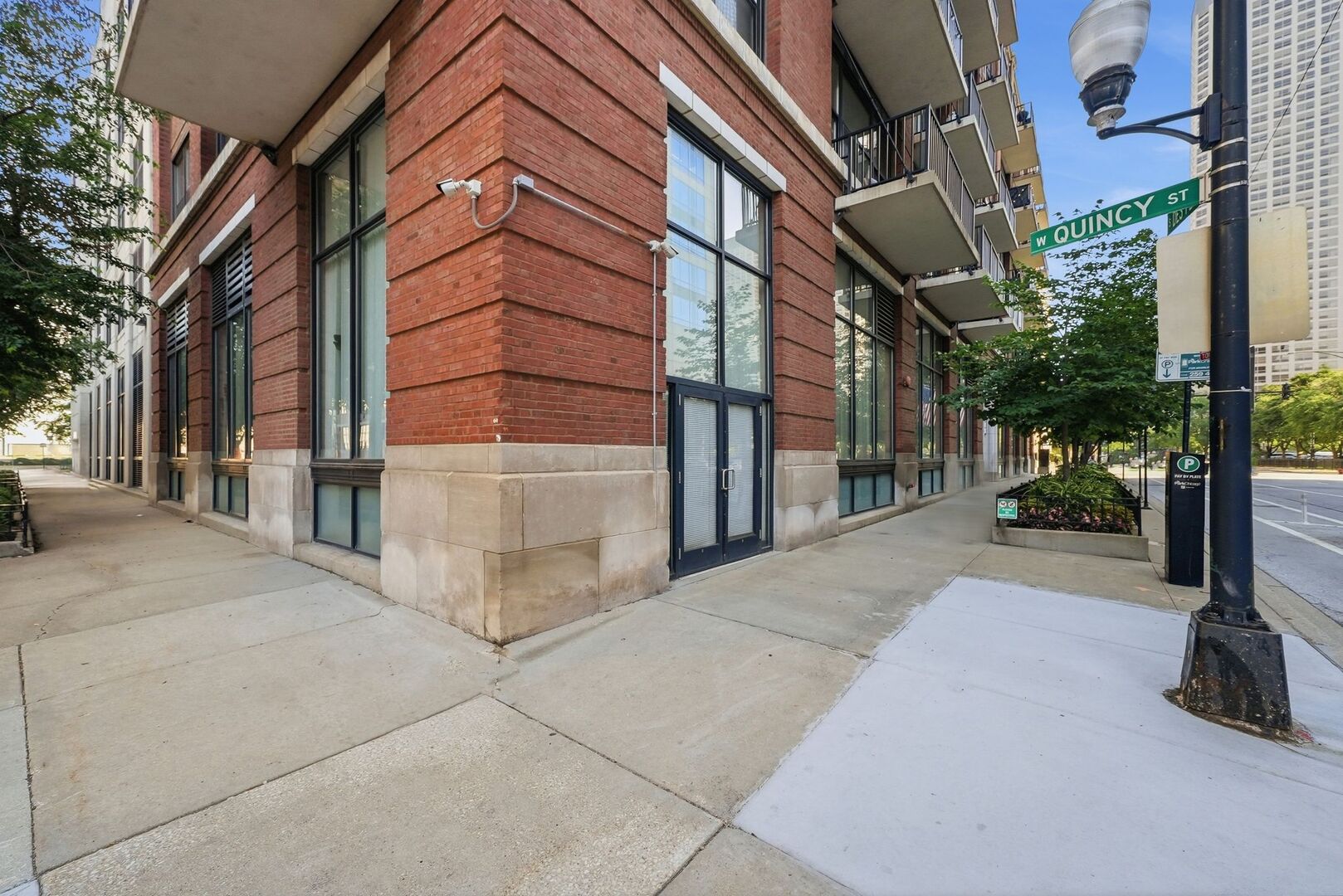 210 S Desplaines Street Se Property Photo 2