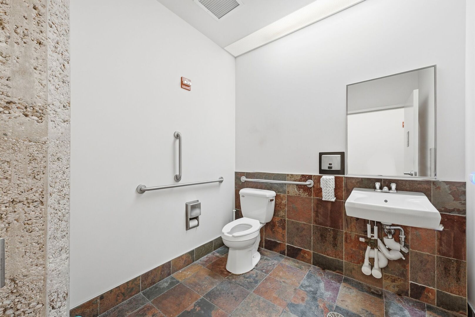 210 S Desplaines Street Se Property Photo 11
