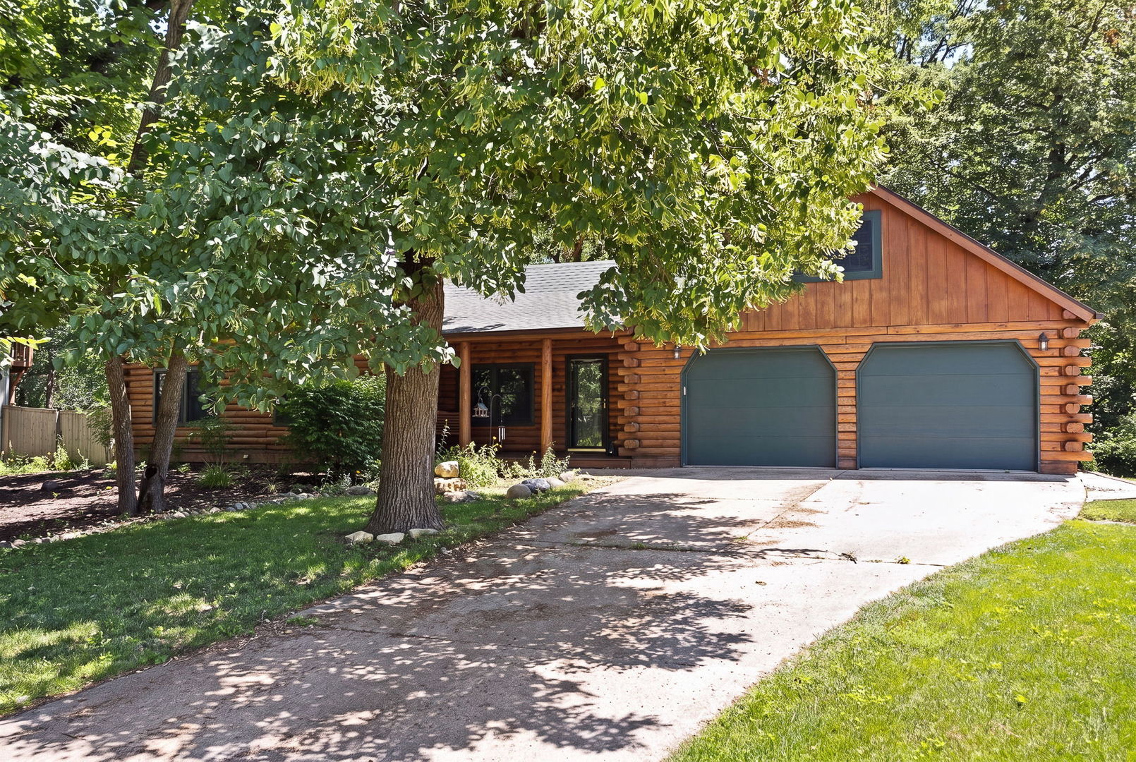 1112 Valencia Drive Property Photo 2