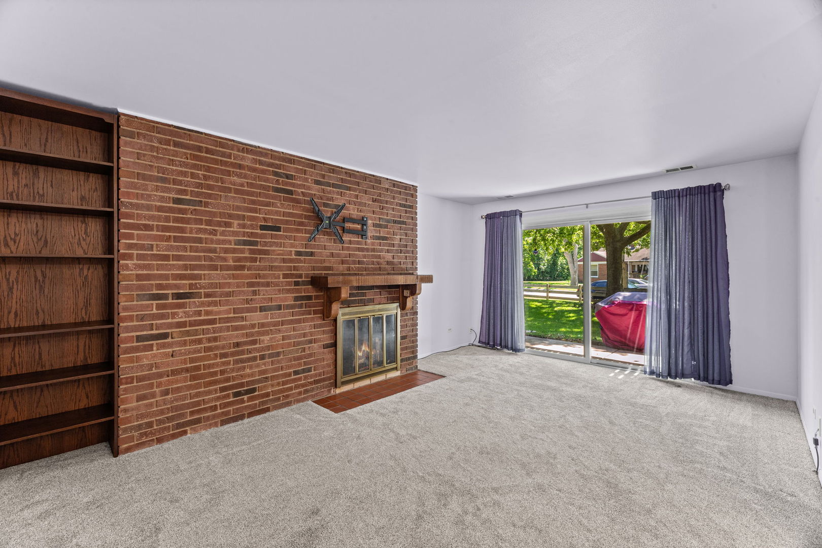 196 Grove Avenue B Property Photo 3