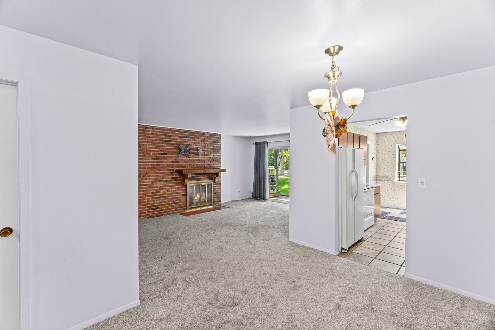 196 Grove Avenue B Property Photo 8