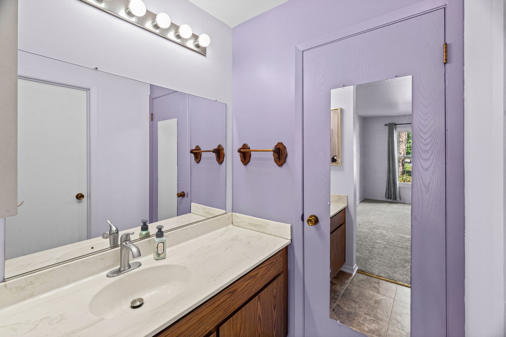 196 Grove Avenue B Property Photo 18