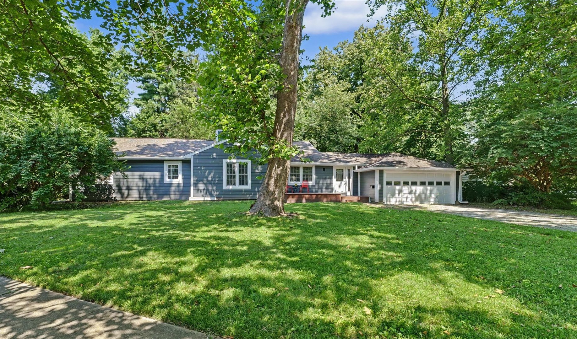 204 E George Huff Drive Property Photo 1
