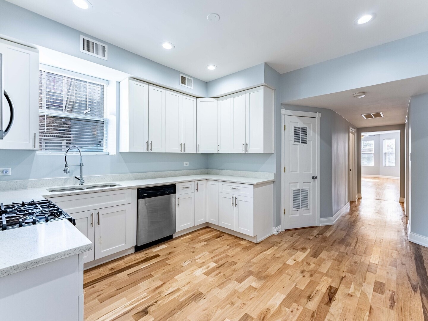 555 N Lawler Avenue 1 Property Photo 6
