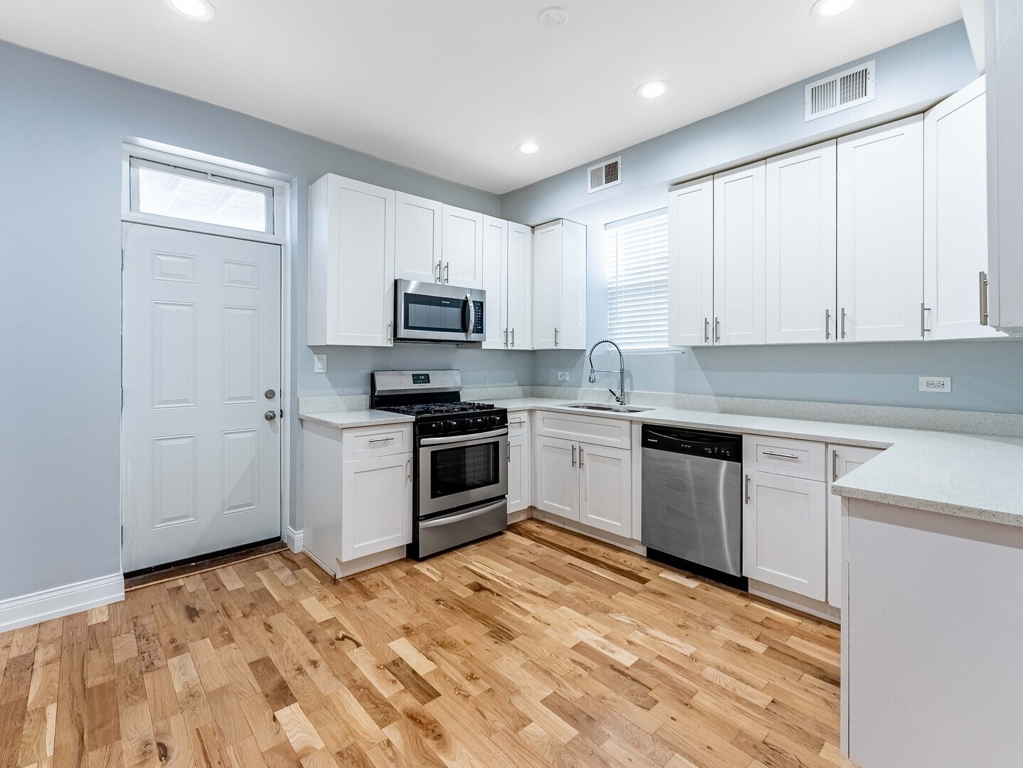 555 N Lawler Avenue 1 Property Photo 7