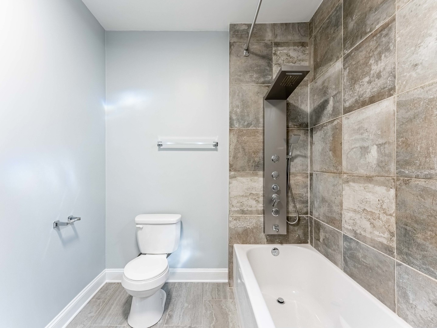 555 N Lawler Avenue 1 Property Photo 11