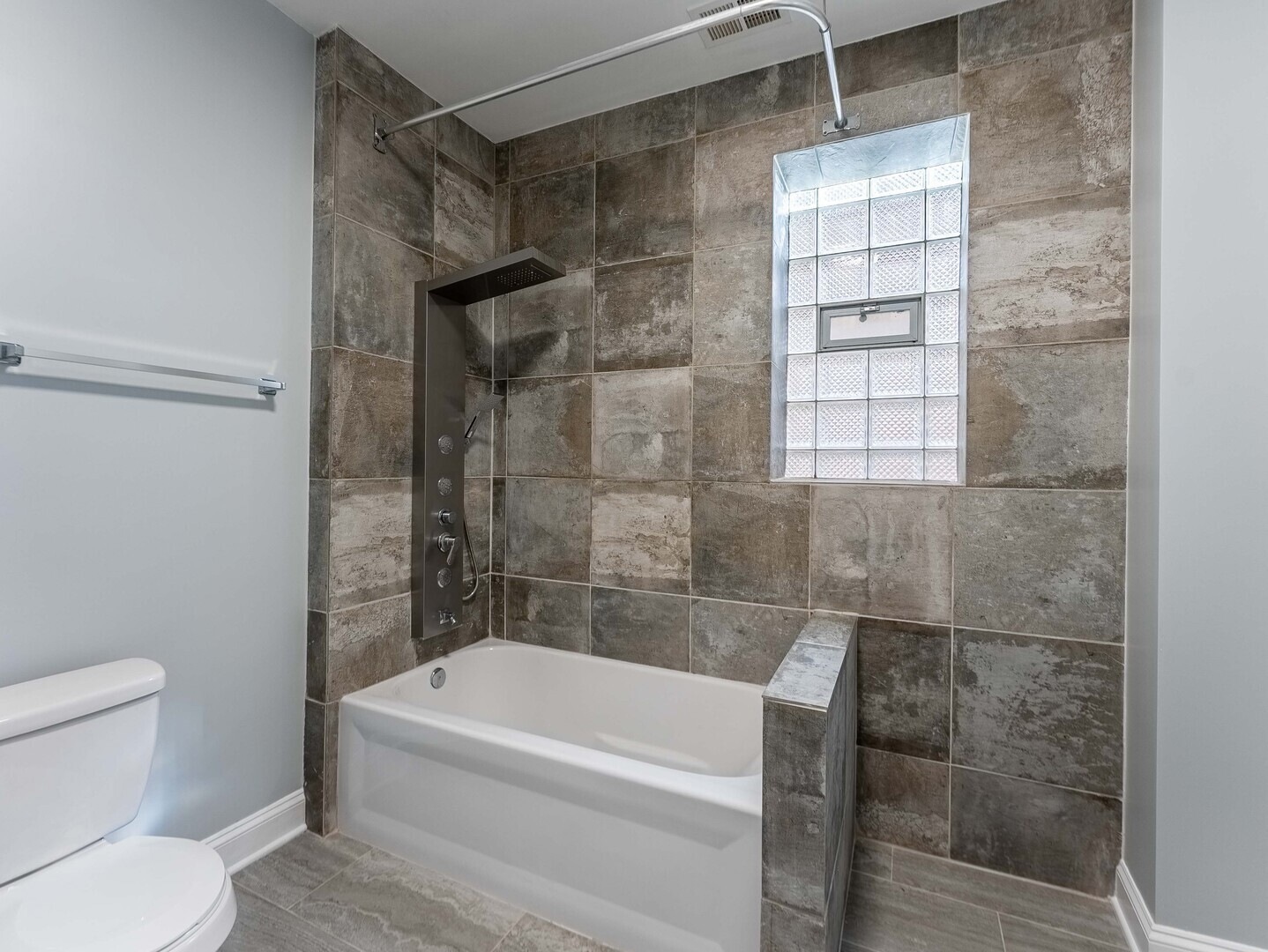 555 N Lawler Avenue 1 Property Photo 13