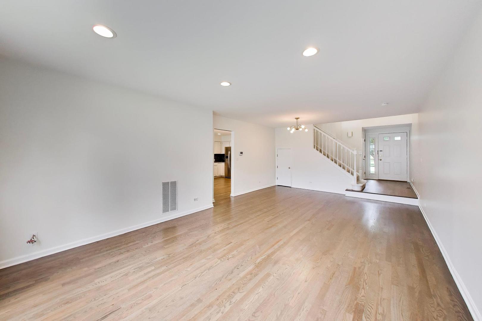 437 Grosse Pointe Circle 437 Property Photo 4