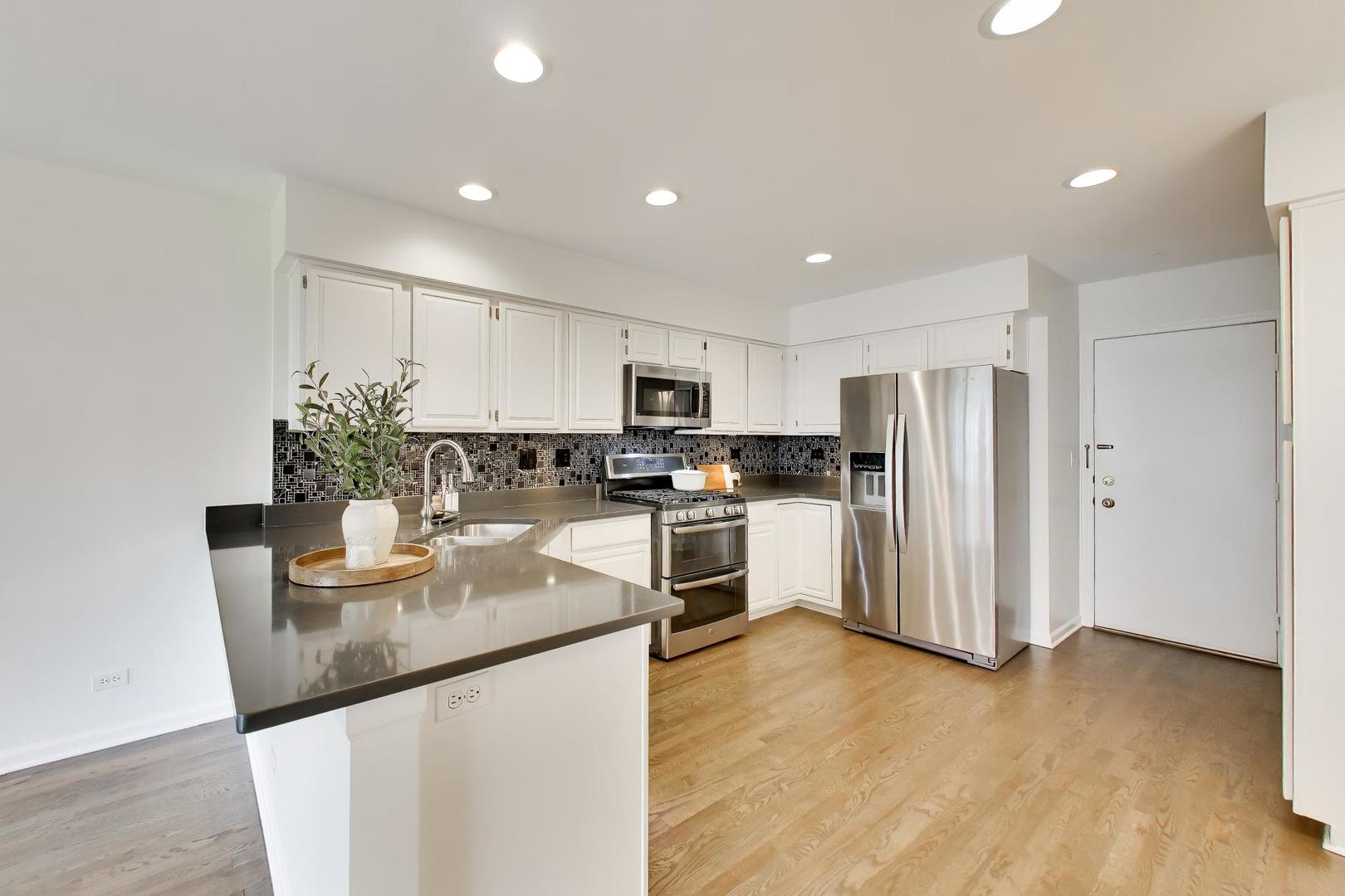 437 Grosse Pointe Circle 437 Property Photo 6