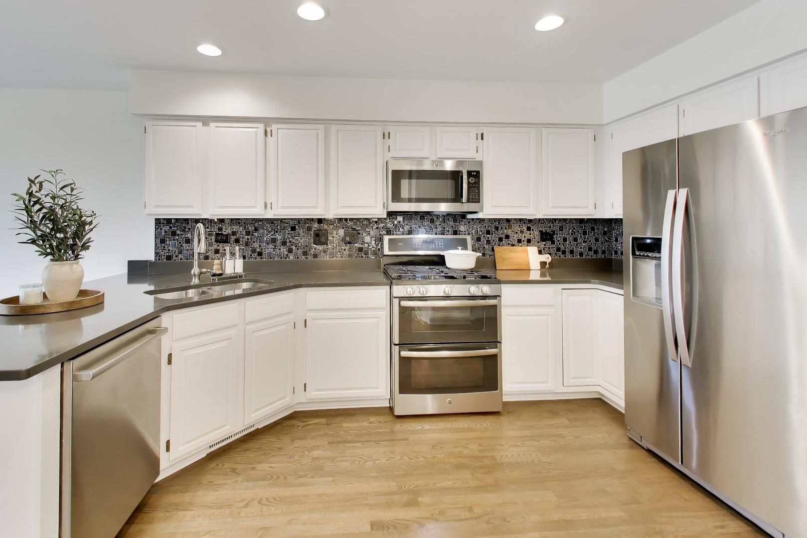 437 Grosse Pointe Circle 437 Property Photo 7