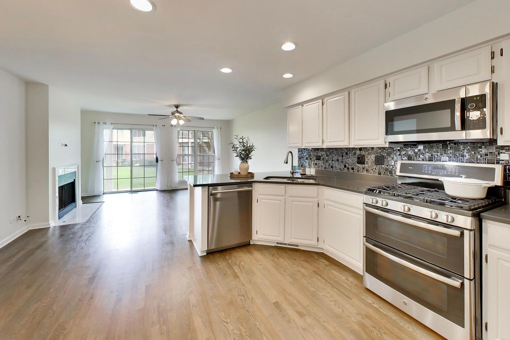 437 Grosse Pointe Circle 437 Property Photo 8