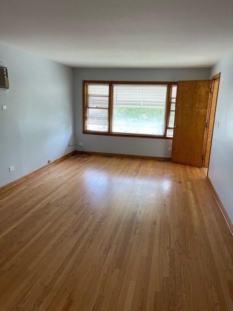 4570 N Narragansett Avenue 2 Property Photo 4