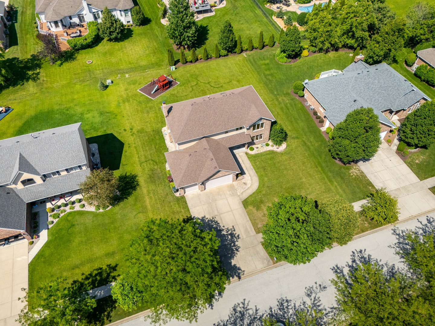 8284 Brookhaven Drive Property Photo 3