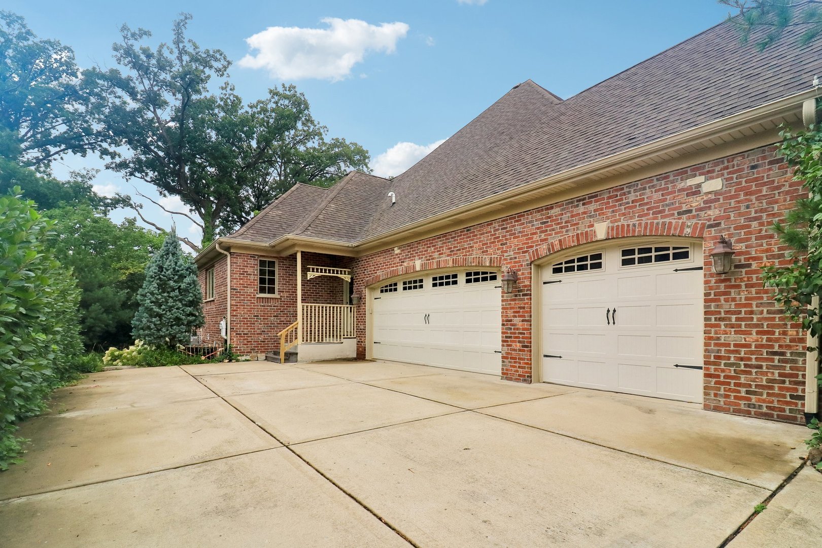 20102 Oakwood Drive Property Photo 3