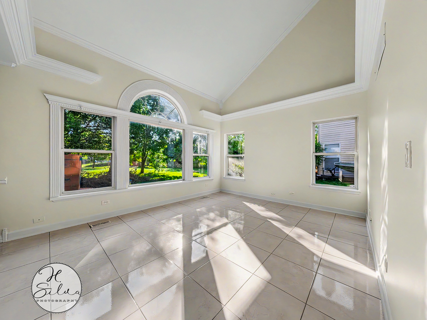 5532 Chantilly Circle Property Photo 4