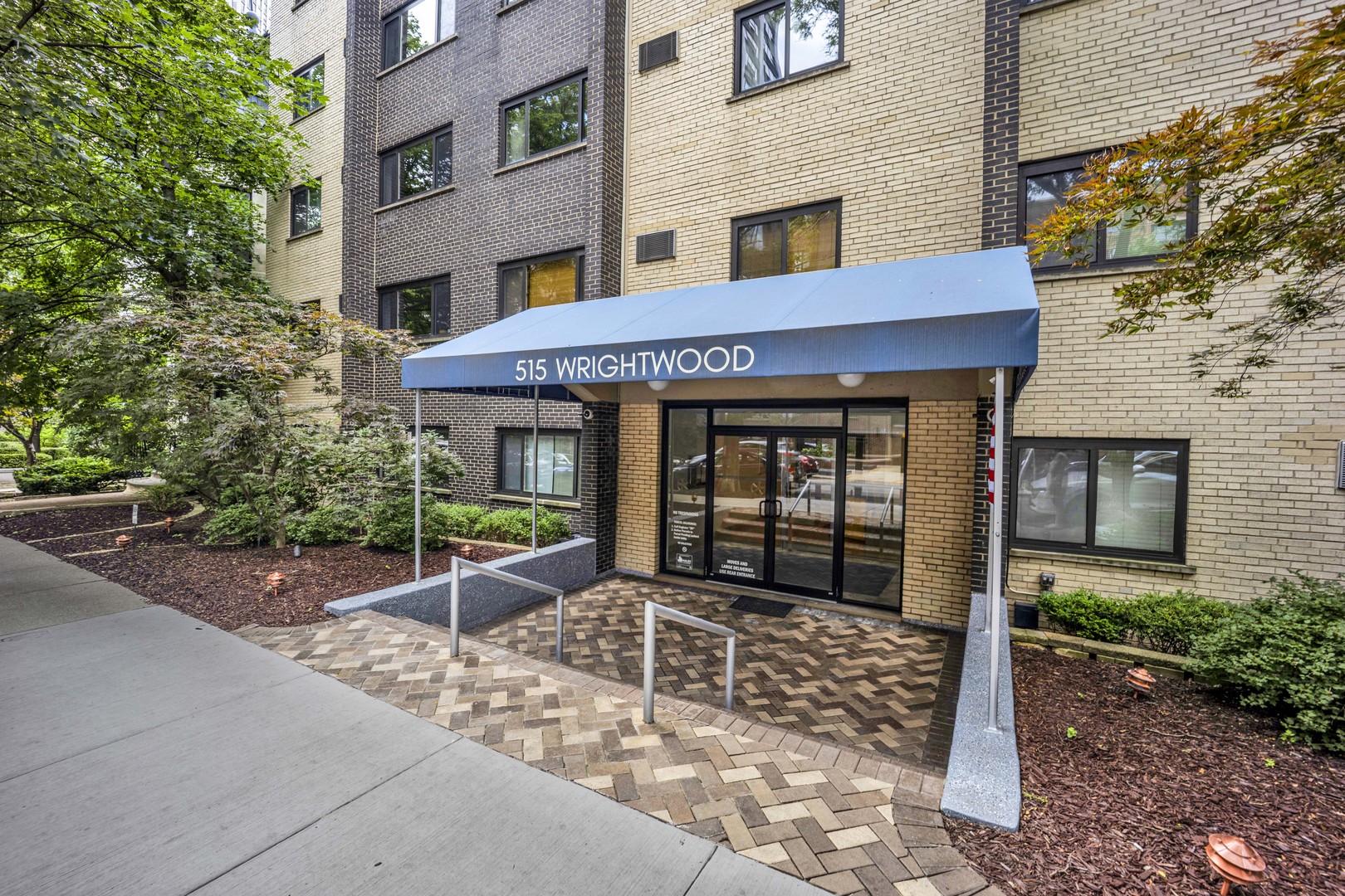 515 W Wrightwood Avenue 202 Property Photo 1