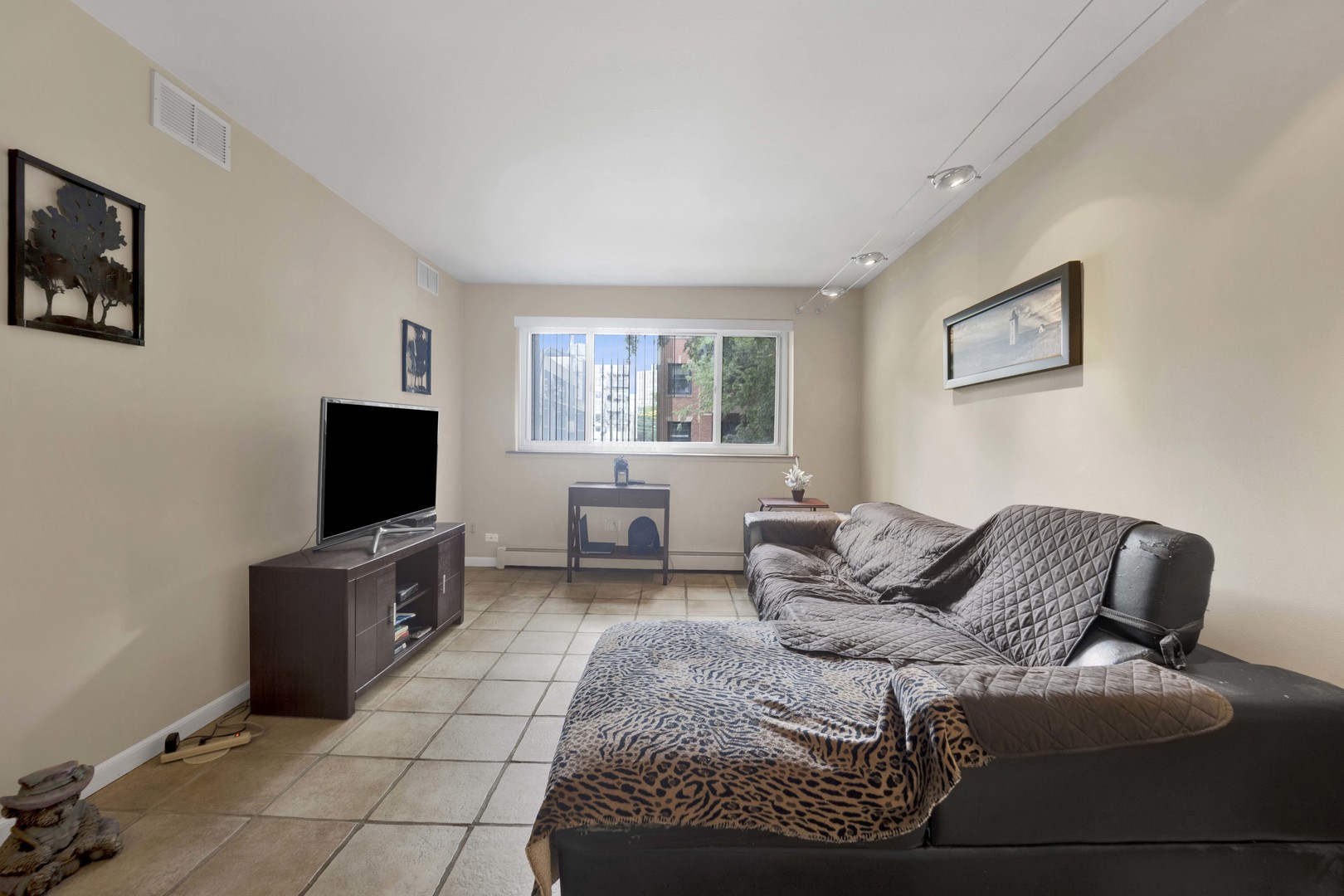 515 W Wrightwood Avenue 202 Property Photo 4