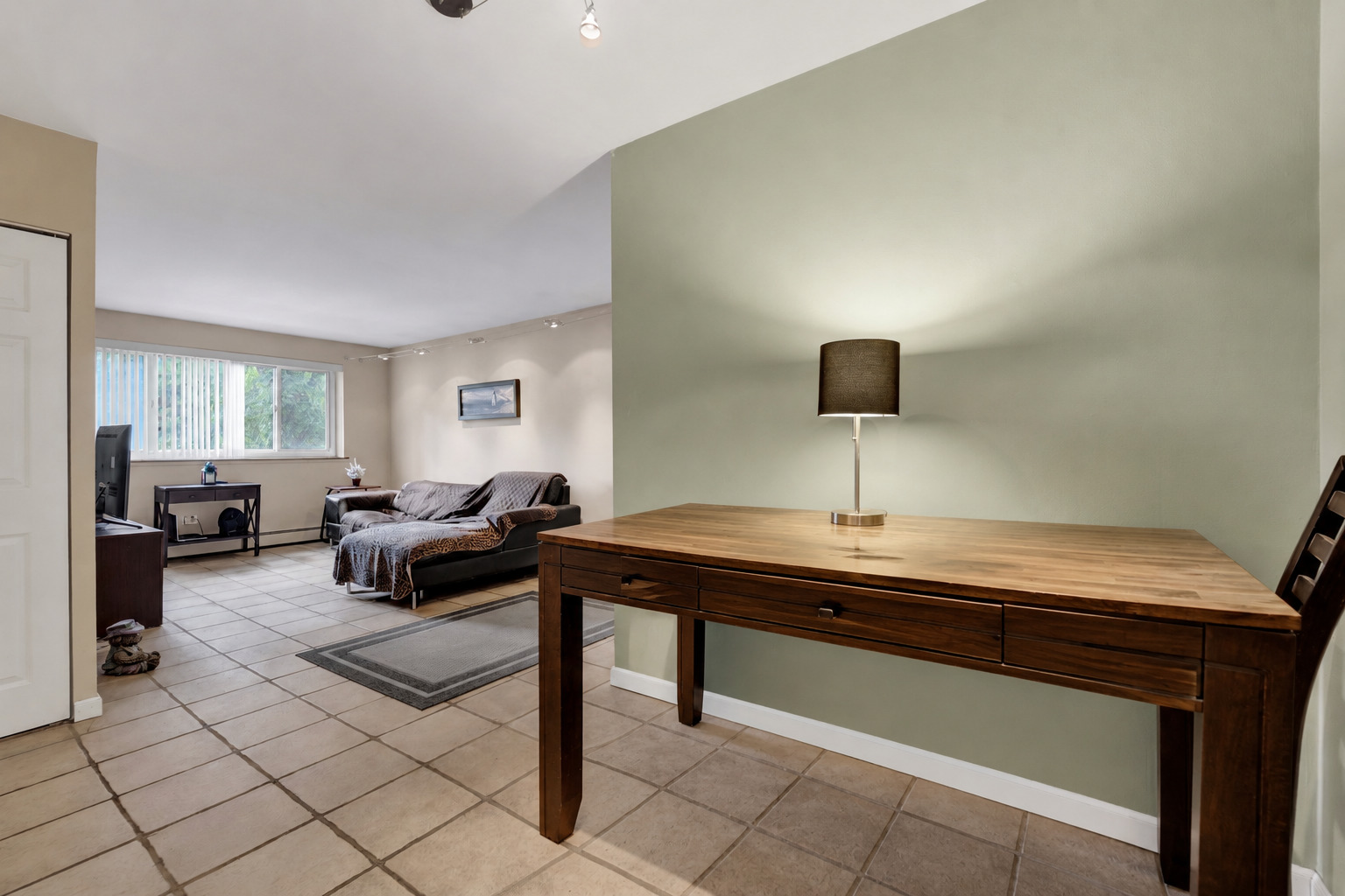 515 W Wrightwood Avenue 202 Property Photo 6