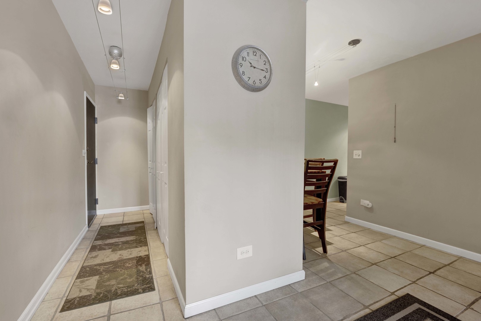 515 W Wrightwood Avenue 202 Property Photo 8