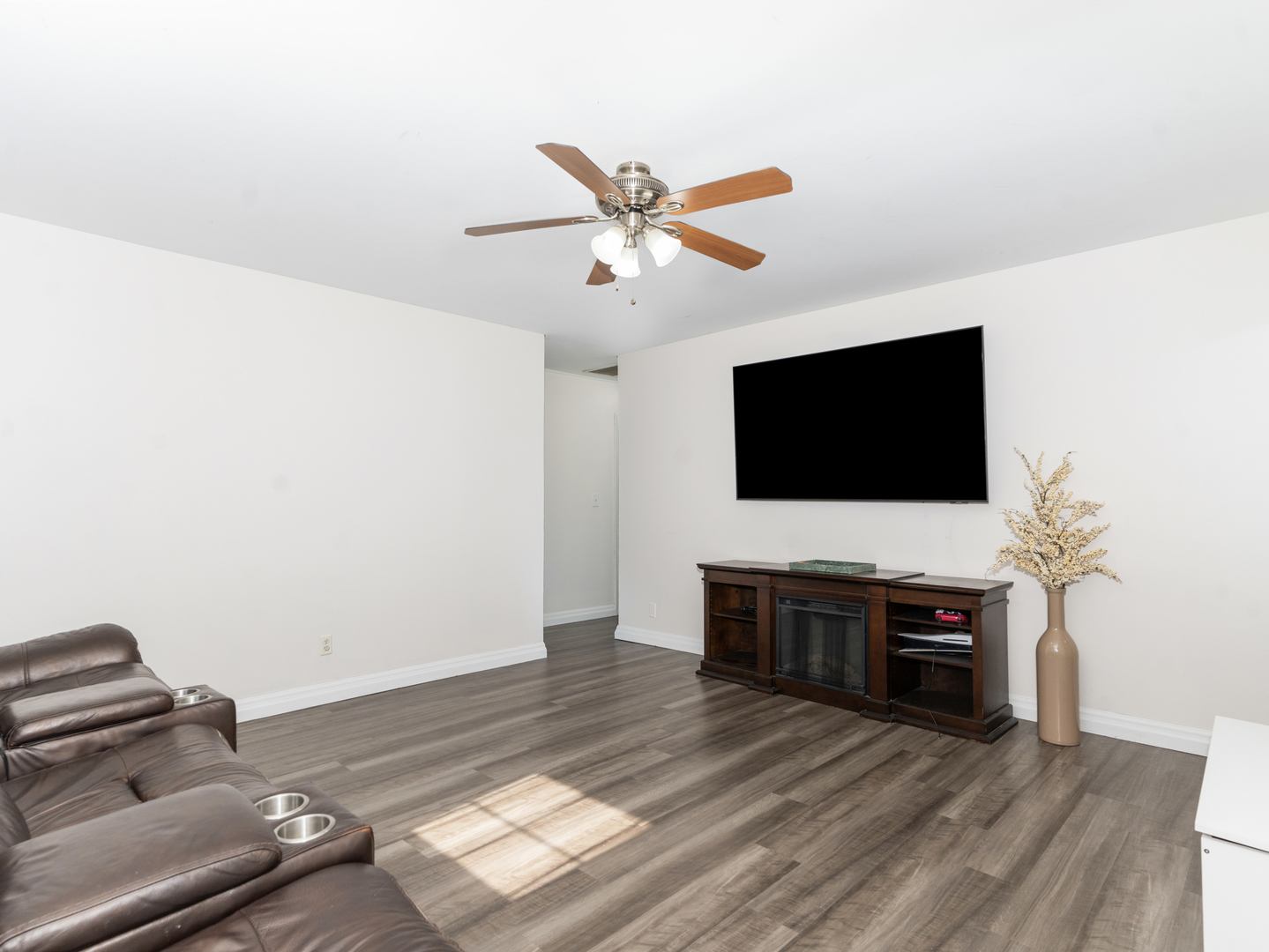 42 Circle Dr W Drive Property Photo 10